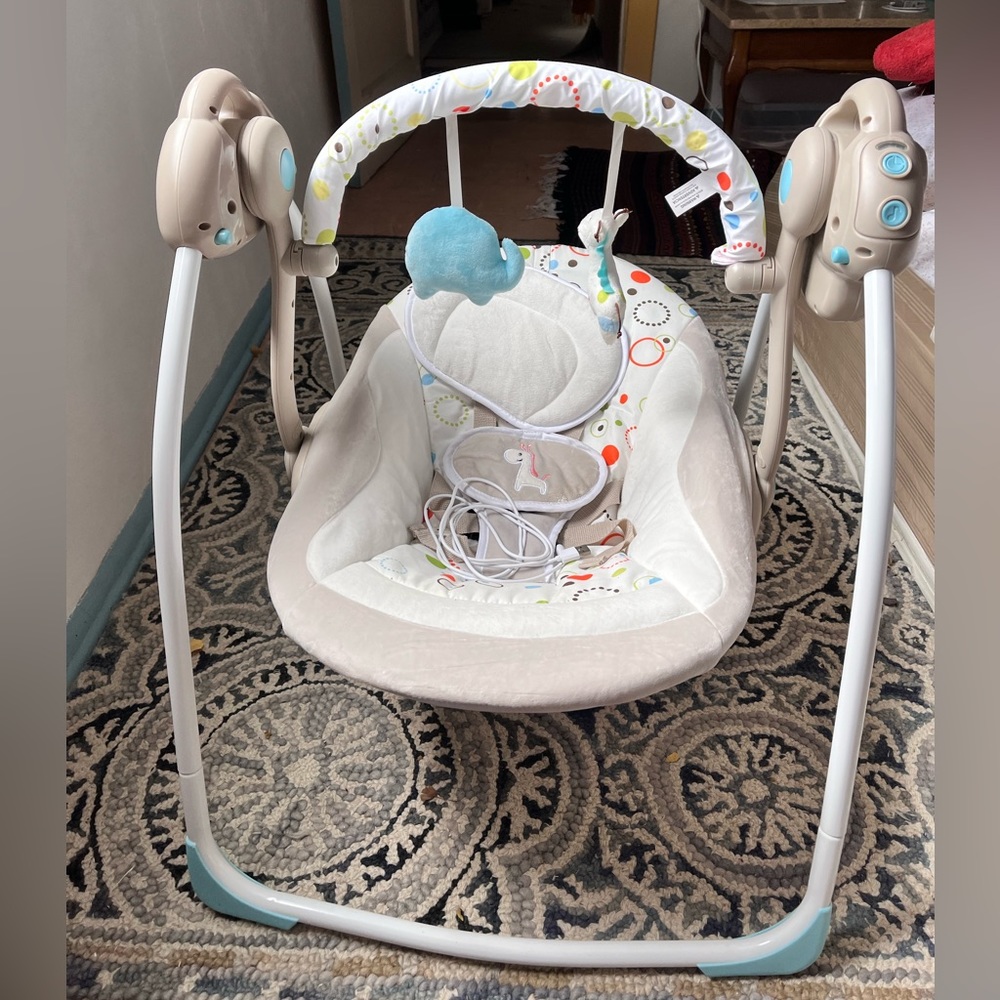 Baby swing! - Picture 2 of 2